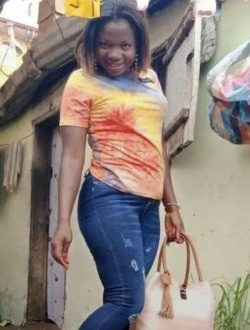 Profil de Fleur, une femme célibataire de 32 ans à Yaoundé