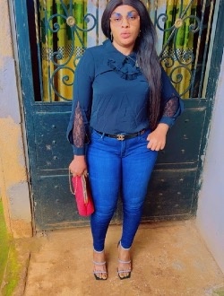 Profil de Edwige, une femme célibataire de 35 ans à Abam