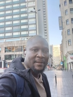 Profil de Yawo, un homme célibataire de 47 ans à Etterbeek