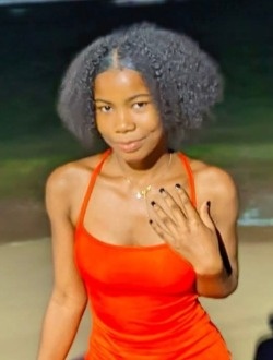 Profil de Media, une femme célibataire de 22 ans à Antalaha
