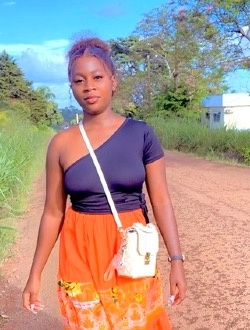 Profil de Lesly, une femme célibataire de 18 ans à Yaoundé