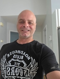 Profil de Simon, un homme célibataire de 48 ans à Laval