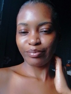Profil de Karène, une femme célibataire de 27 ans à Libreville