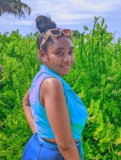 Profil de Hortancia, une femme célibataire de 33 ans à 67 Ha