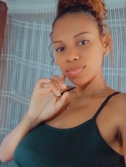 Profil de Gianna, une femme célibataire de 30 ans à Antalaha