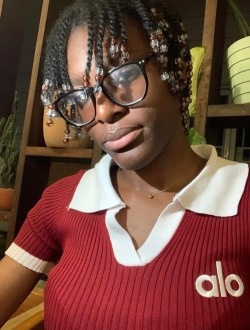 Profil de Esther, une femme célibataire de 19 ans à Libreville