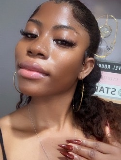 Profil de Nay, une femme célibataire de 21 ans à Abuja