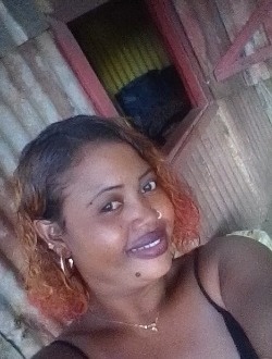 Profil de Rose, une femme célibataire de 33 ans à Alarobia-Antanamalaza