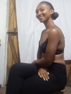 Profil de Rose, une femme célibataire de 25 ans à Alovingo