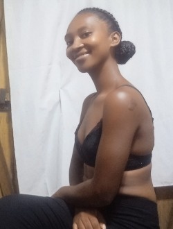 Profil de Rose, une femme célibataire de 25 ans à Alovingo