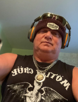 Profil de Pierre, un homme célibataire de 60 ans à Repentigny