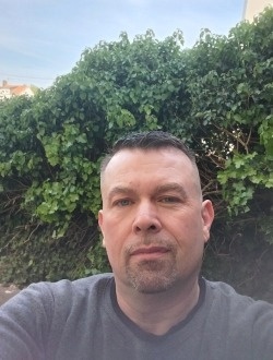 Profil de Valentin, un homme célibataire de 45 ans à Rouen