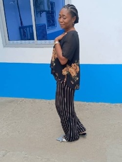 Profil de Christelle, une femme célibataire de 35 ans à Bidalé