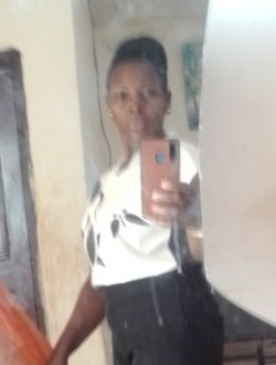 Profil de Rameline, une femme célibataire de 51 ans à Ebolmedzom