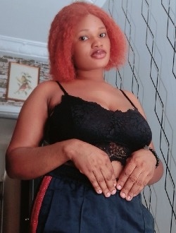Profil de Roseline, une femme célibataire de 27 ans à Abadjin-Kouté