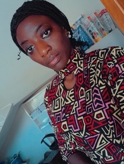 Profil de Clémence, une femme célibataire de 28 ans à Niamey (Commune I)