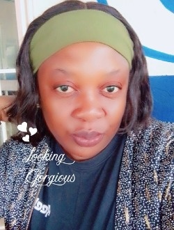 Profil de Solange, une femme célibataire de 45 ans à Libreville