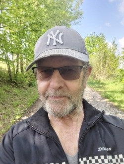 Profil de Yves, un homme célibataire de 72 ans à Orléans