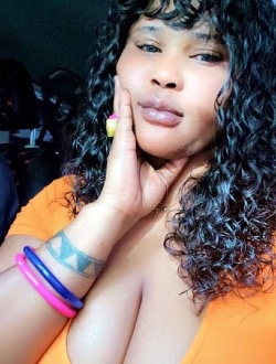 Profil de Aurella, une femme célibataire de 25 ans à Accra