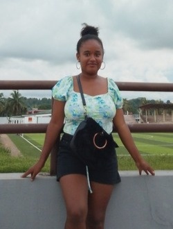 Profil de Anadine, une femme célibataire de 25 ans à Alarobia-Antanamalaza