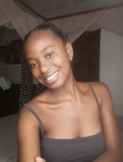 Profil de Djamillah, une femme célibataire de 19 ans à Antalaha