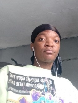 Profil de God Ollachi, un homme célibataire de 21 ans à Cotonou