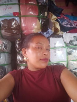 Profil de Kandy, une femme célibataire de 37 ans à Antalaha
