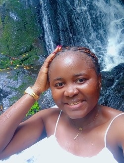 Profil de Leila, une femme célibataire de 29 ans à Douala