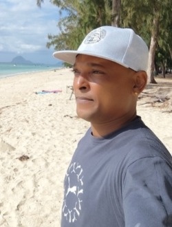 Profil de Nicolas Thomas, un homme célibataire de 40 ans à Pointe aux Sables