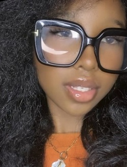 Profil de Mackena, une femme célibataire de 19 ans à Toamasina