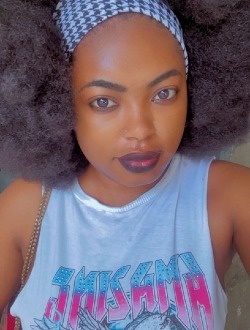 Profil de Fleur, une femme célibataire de 25 ans à Douala