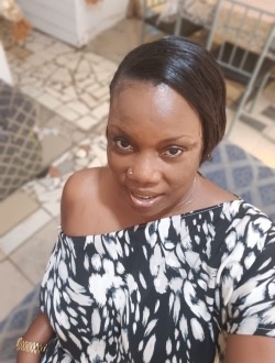 Profil de Louise, une femme célibataire de 47 ans à Douala