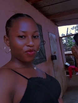 Profil de Manuella, une femme célibataire de 24 ans à Yaoundé