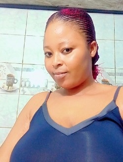 Profil de Roseline, une femme célibataire de 30 ans à Abomey-Calavi