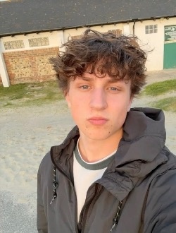 Profil de Lucas, un homme célibataire de 18 ans à Nantes