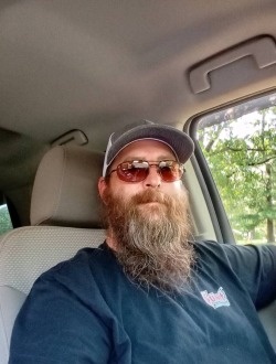 Profil de Josh, un homme célibataire de 47 ans à Jefferson City