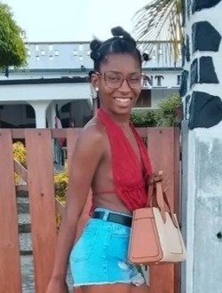Profil de Zalia, une femme célibataire de 24 ans à Antalaha
