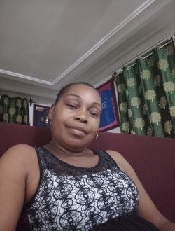Profil de Emilie, une femme célibataire de 41 ans à Meyo-Centre