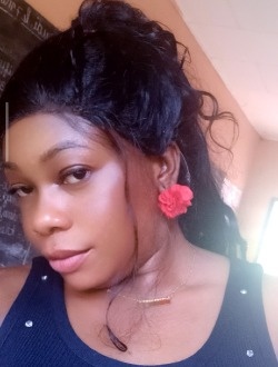 Profil de Christelle, une femme célibataire de 32 ans à Bertoua