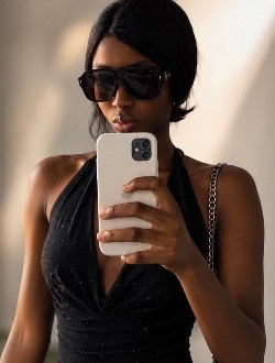 Profil de Inaya, une femme célibataire de 21 ans à Lomé