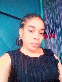 Profil de Ruth, une femme célibataire de 35 ans à Abang
