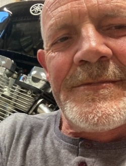 Profil de Michael, un homme célibataire de 59 ans à Carmarthen