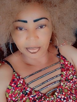Profil de Nina, une femme célibataire de 44 ans à Akebe-Plaine