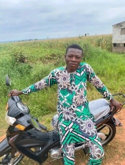 Profil de Fados, un homme célibataire de 35 ans à Porto-Novo