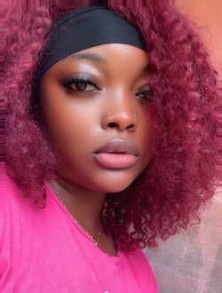 Profil de Mégane, une femme célibataire de 25 ans à Douala