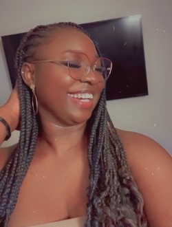 Profil de Laura, une femme célibataire de 25 ans à Paris