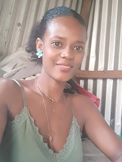 Profil de Larissa, une femme célibataire de 24 ans à Antalaha
