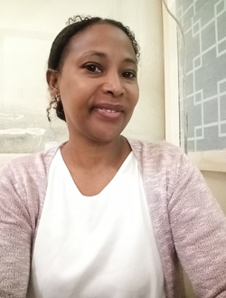 Profil de Safinah, une femme célibataire de 45 ans à Alakamisy