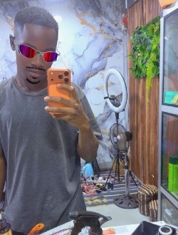 Profil de Raymond, un homme célibataire de 19 ans à Conakry
