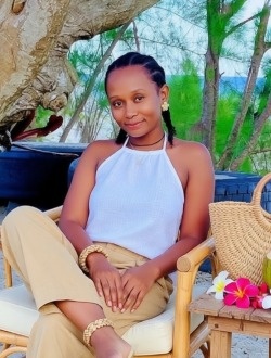 Profil de Hasina, une femme célibataire de 27 ans à Toamasina